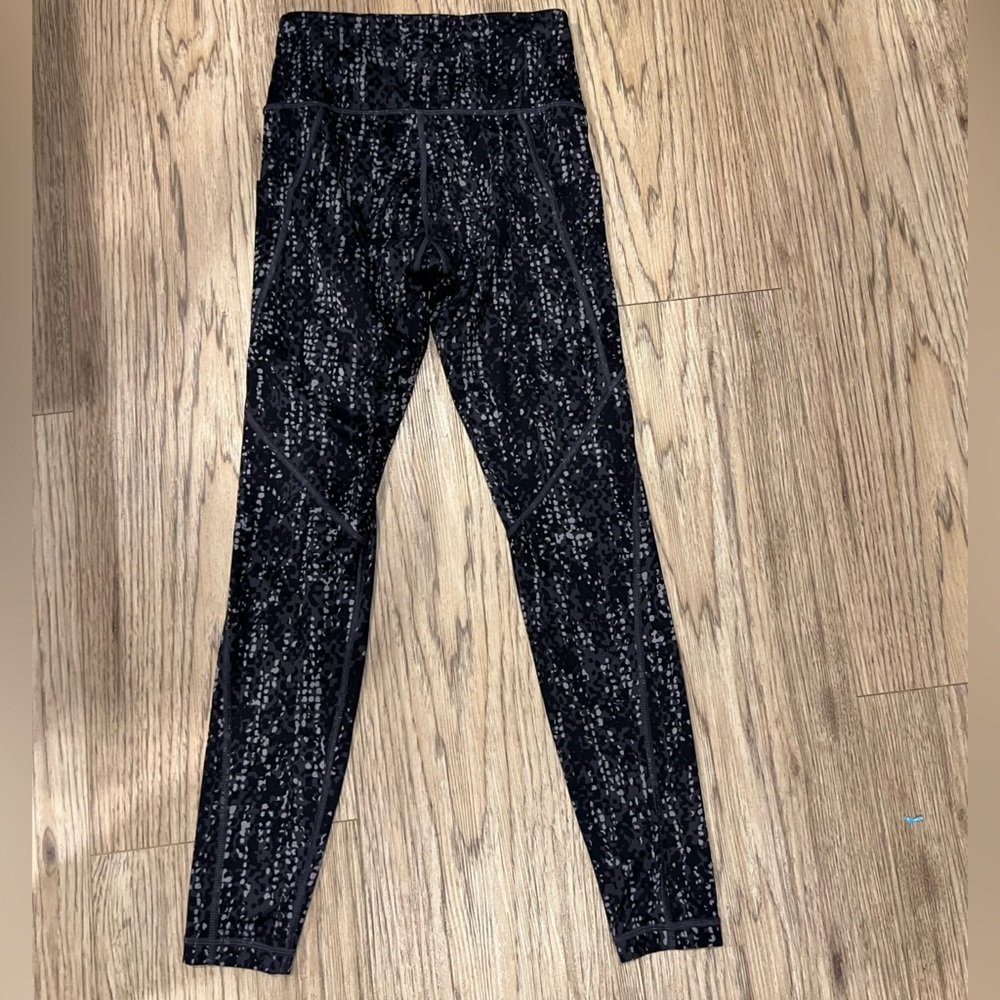 Women’s Black and gray Athleta Leggings XS - Picture 2 of 7